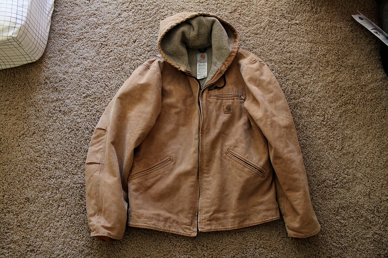 Carhartt のフード付きダックジャケット